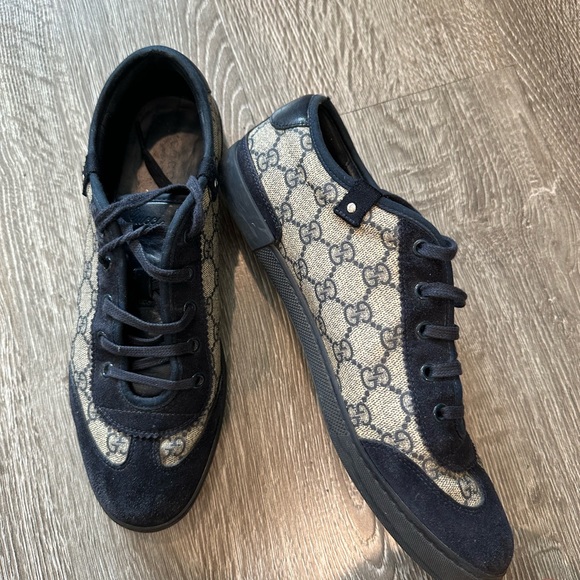 RARE 🔥 GUCCI SNEAKERS IN GREAT CONDITION! 🔥 - Picture 3 of 8